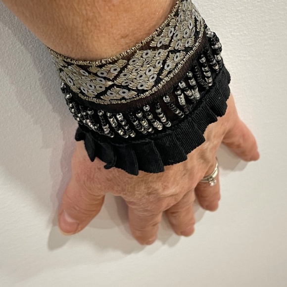 Stylized lace bracelet, black, unique, victorian or gothic style. - Picture 8 of 11